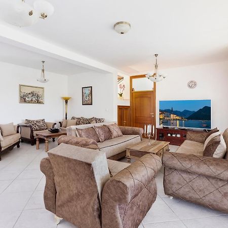 Villa Forest Kotor Luaran gambar