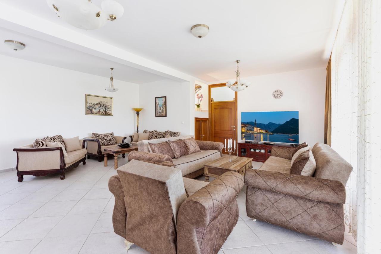 Villa Forest Kotor Luaran gambar