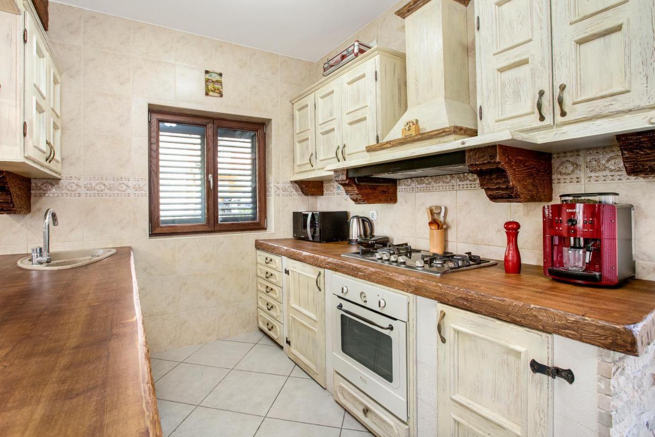 Villa Forest Kotor Luaran gambar