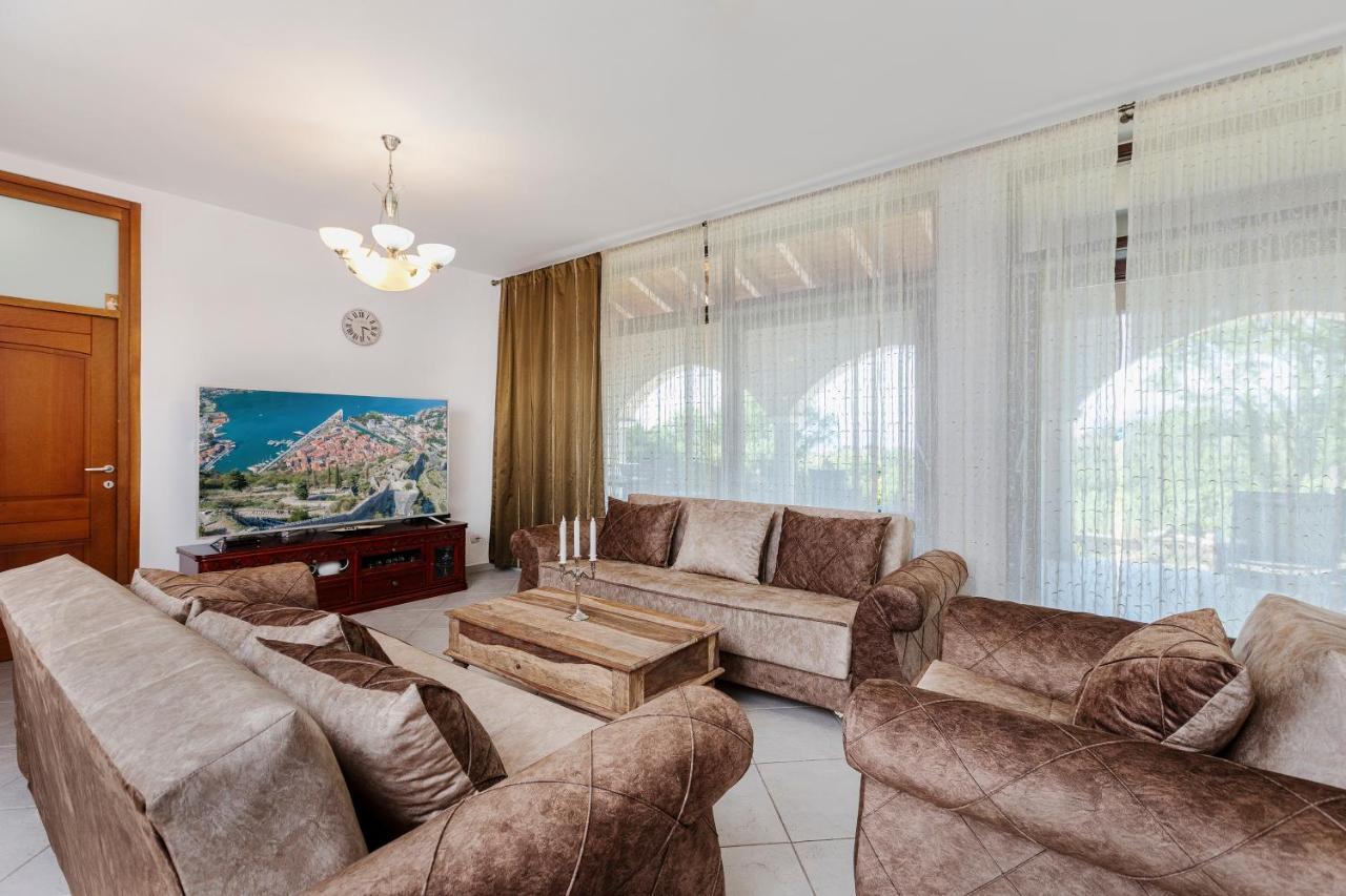 Villa Forest Kotor Luaran gambar
