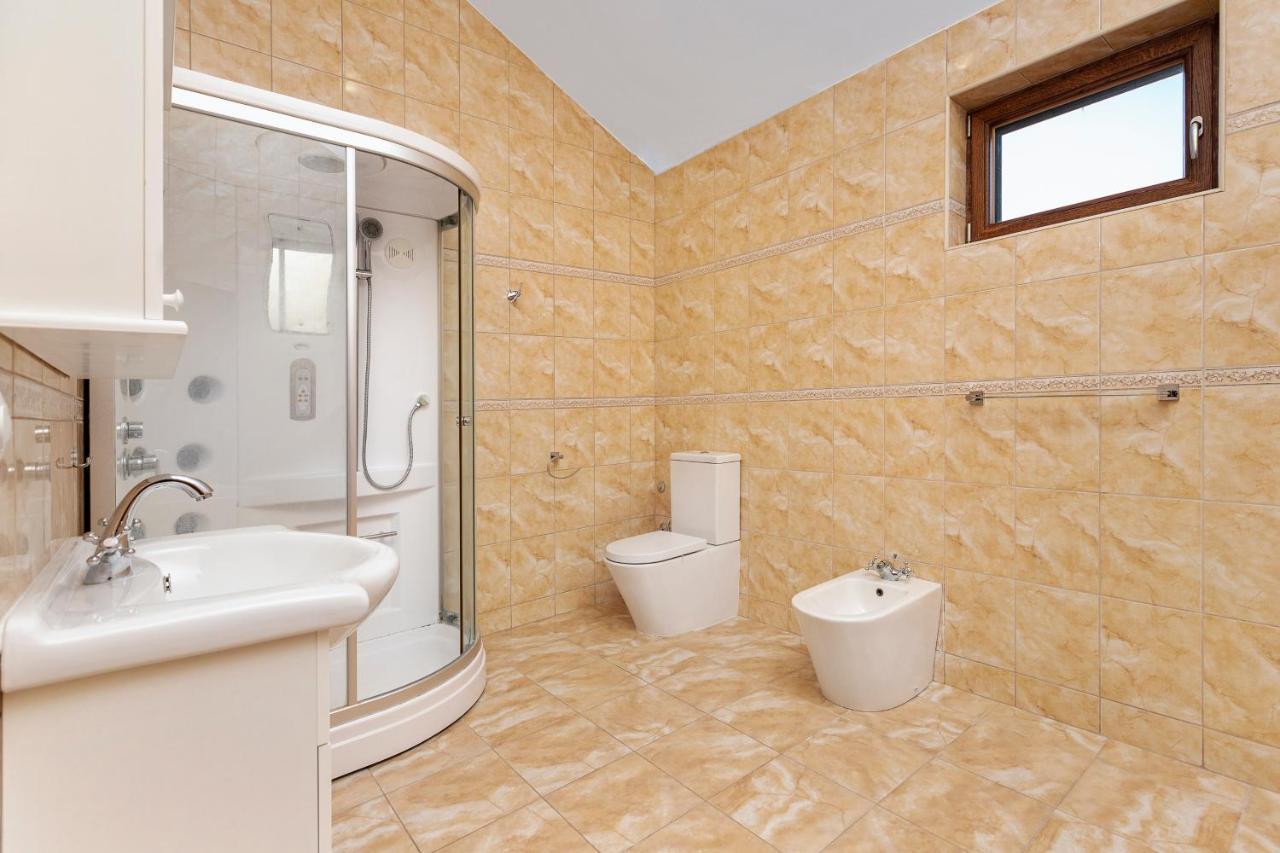 Villa Forest Kotor Luaran gambar