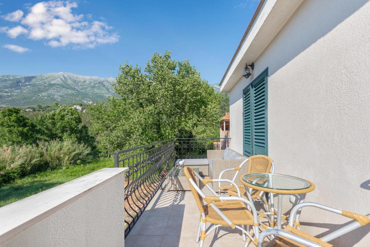 Villa Forest Kotor Luaran gambar