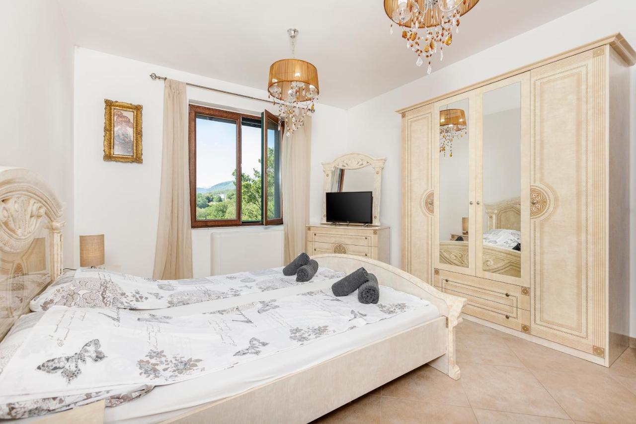Villa Forest Kotor Luaran gambar