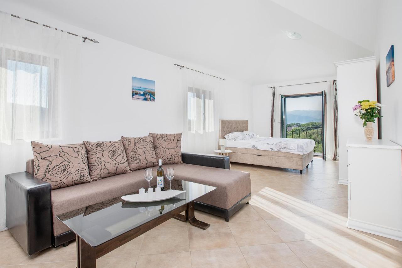 Villa Forest Kotor Luaran gambar