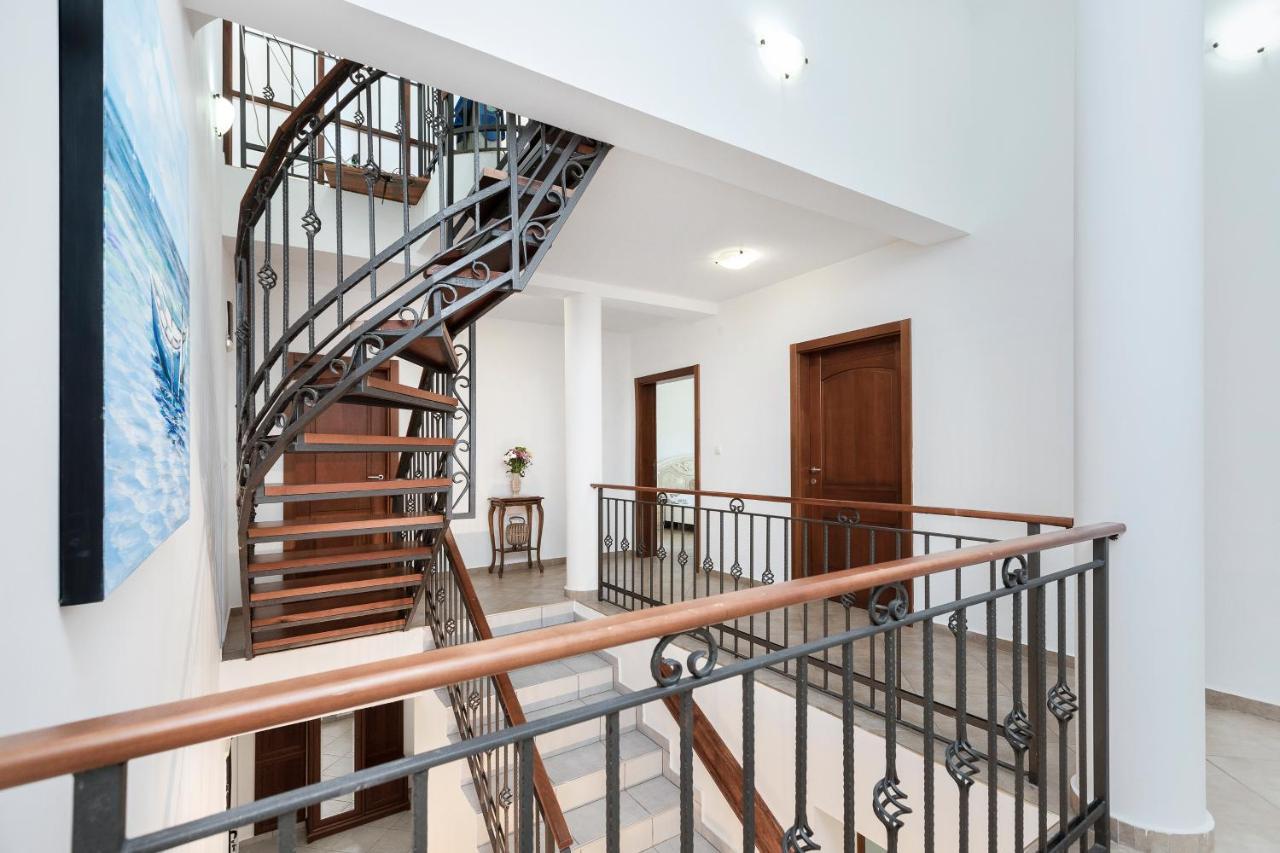 Villa Forest Kotor Luaran gambar